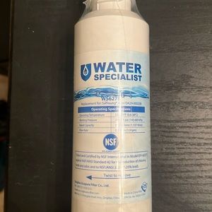 Brand new 2 water filter fridge replacements for Samsung fridge.  DA29-00020B.